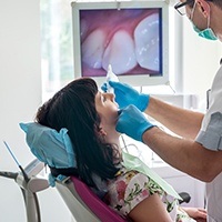 Dentist and patient looking at intraoral photos